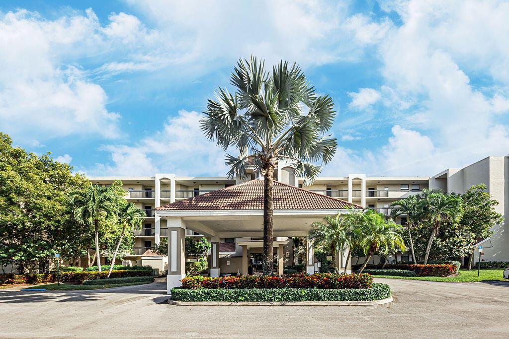 1915 Lavers Cir #E206