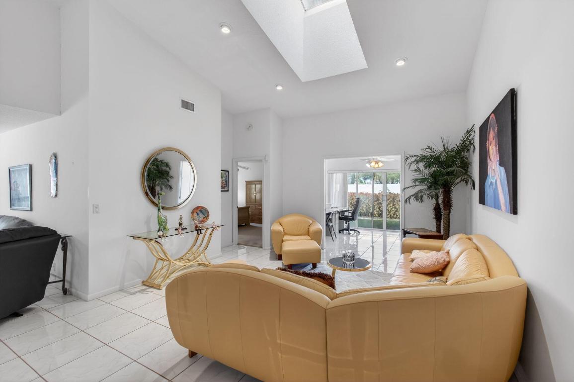 6077 Brightwater Ter Boynton Beach, FL 33437