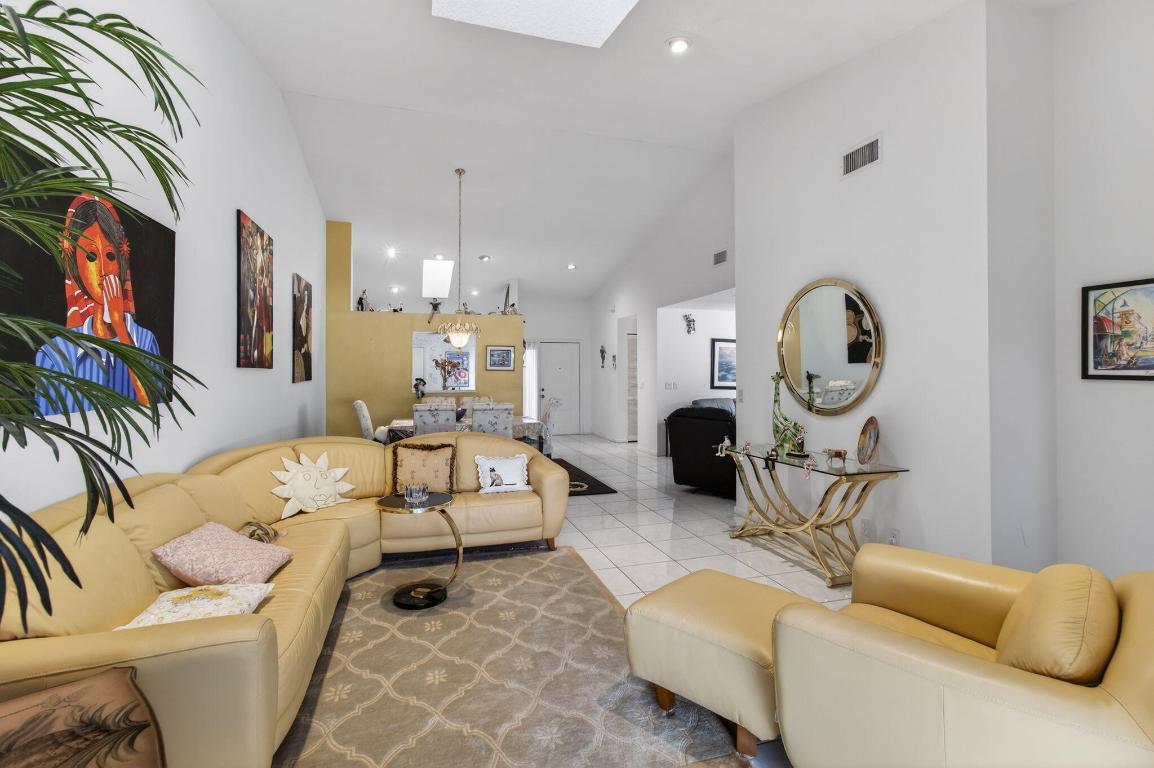 6077 Brightwater Ter Boynton Beach, FL 33437