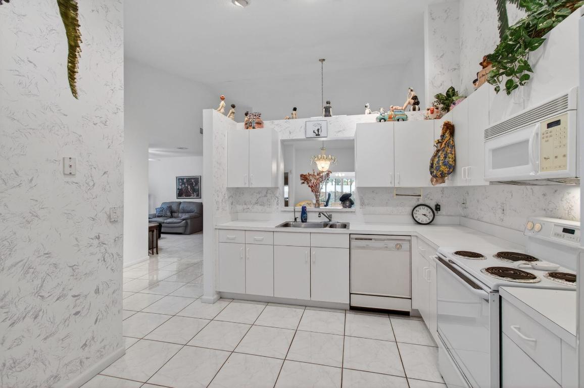 6077 Brightwater Ter Boynton Beach, FL 33437