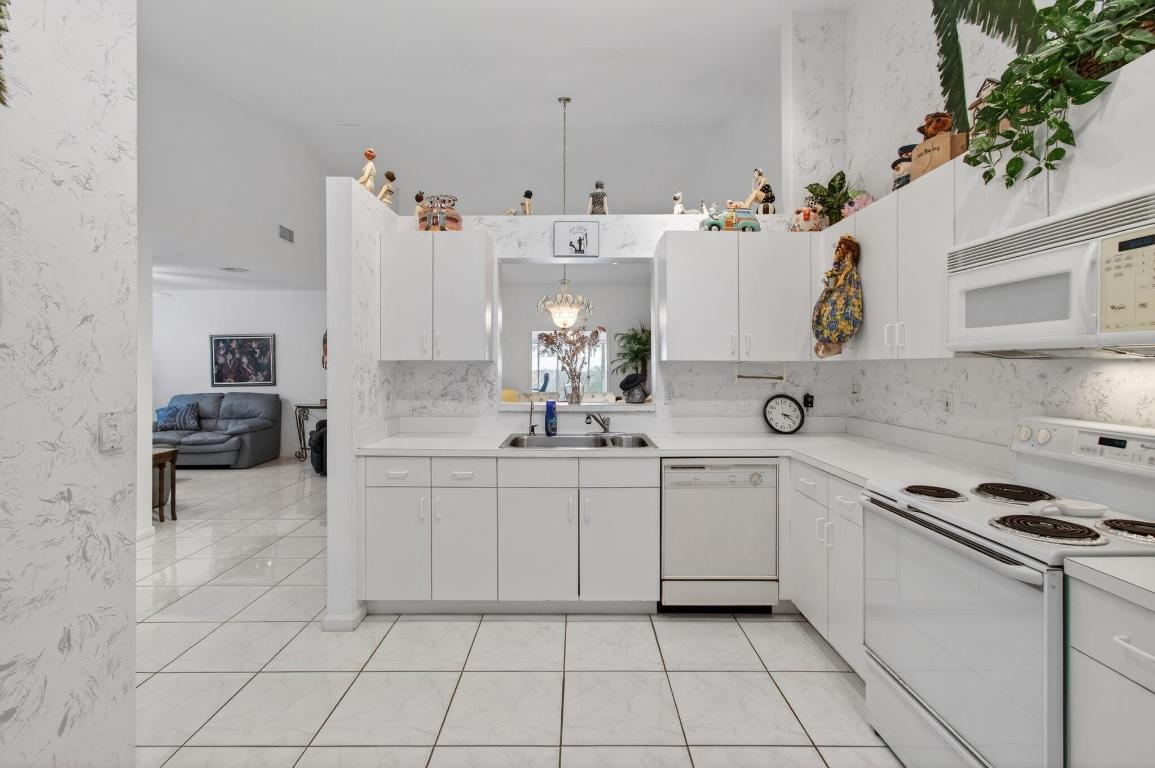 6077 Brightwater Ter Boynton Beach, FL 33437