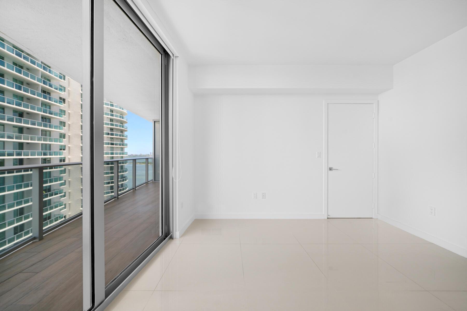 image Aria On The Bay Condo14