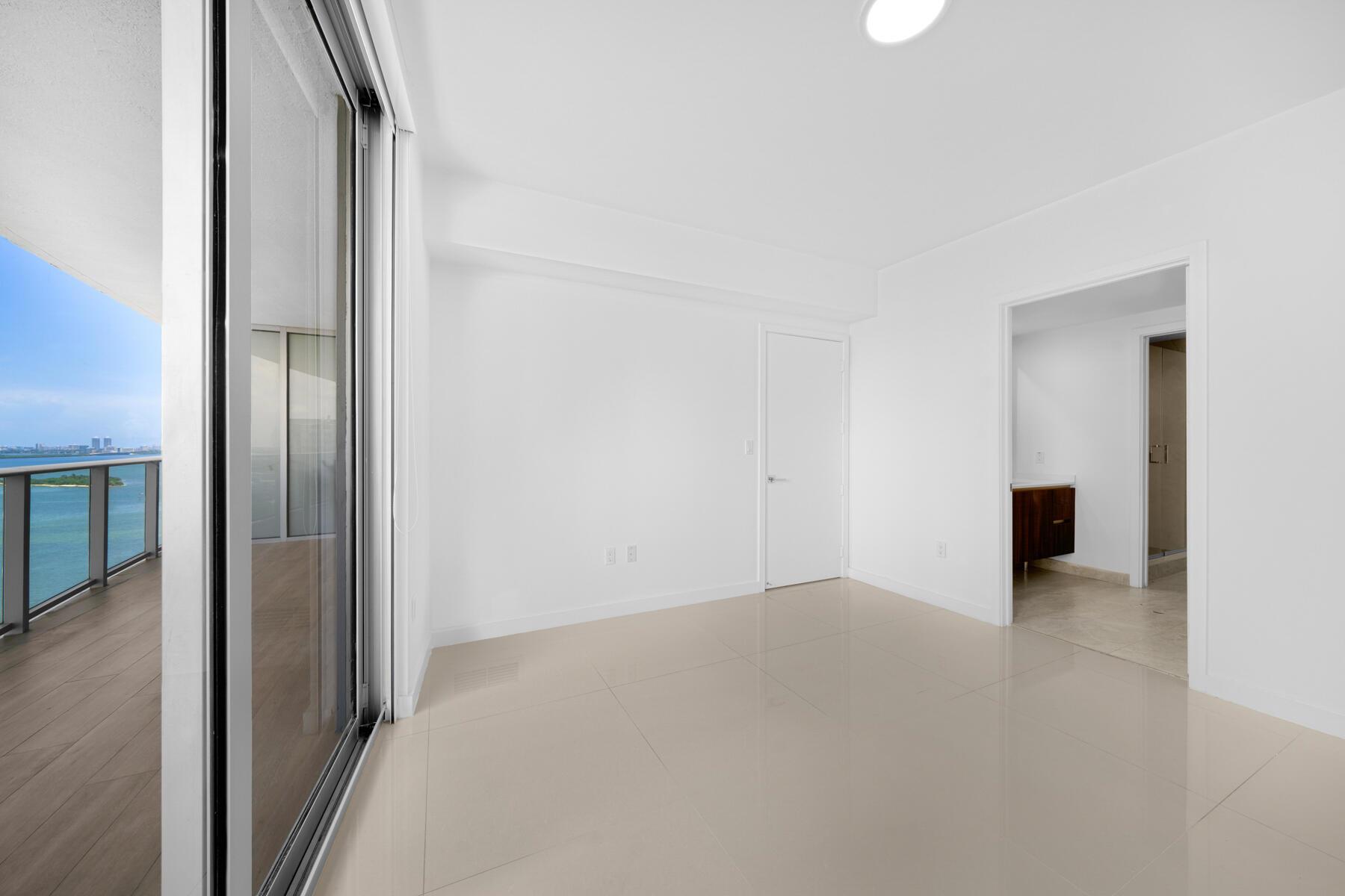 image Aria On The Bay Condo15