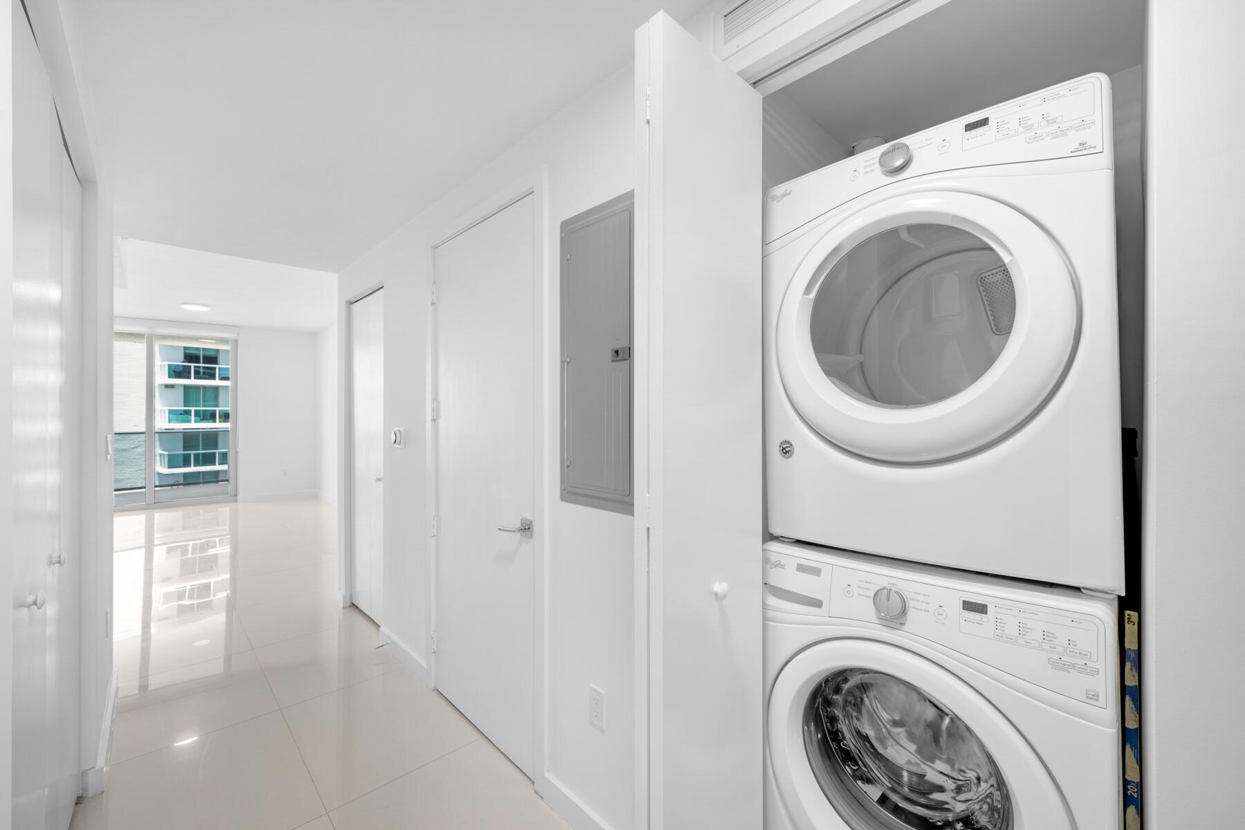 image Aria On The Bay Condo16