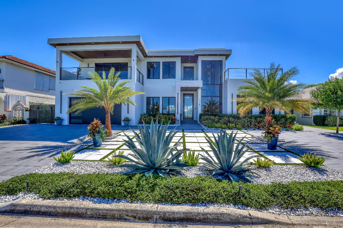 1161 Pine Pt Rd Riviera Beach, FL 33404