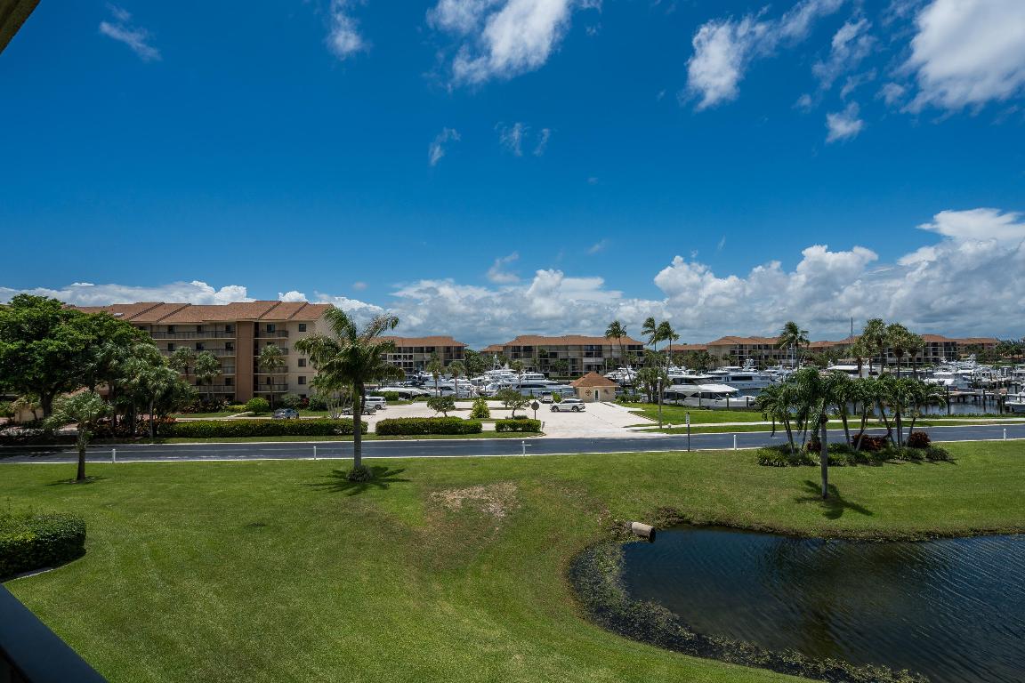 901 Seafarer #306 Jupiter, FL 33477