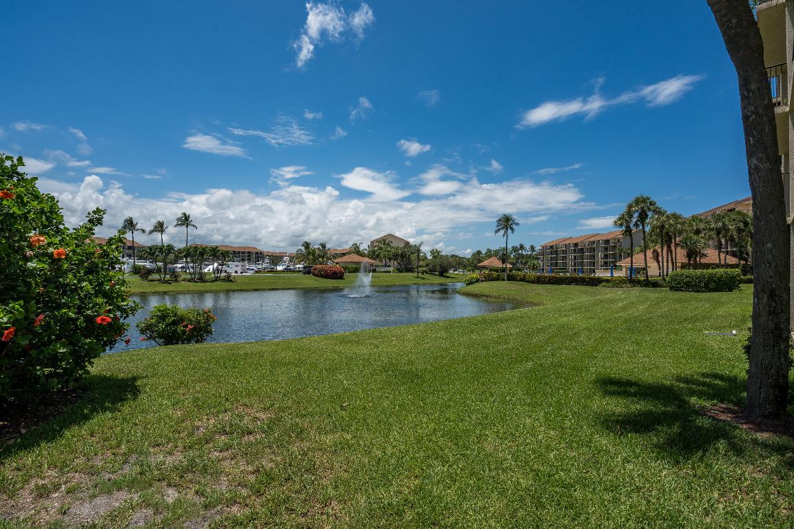 901 Seafarer #306 Jupiter, FL 33477