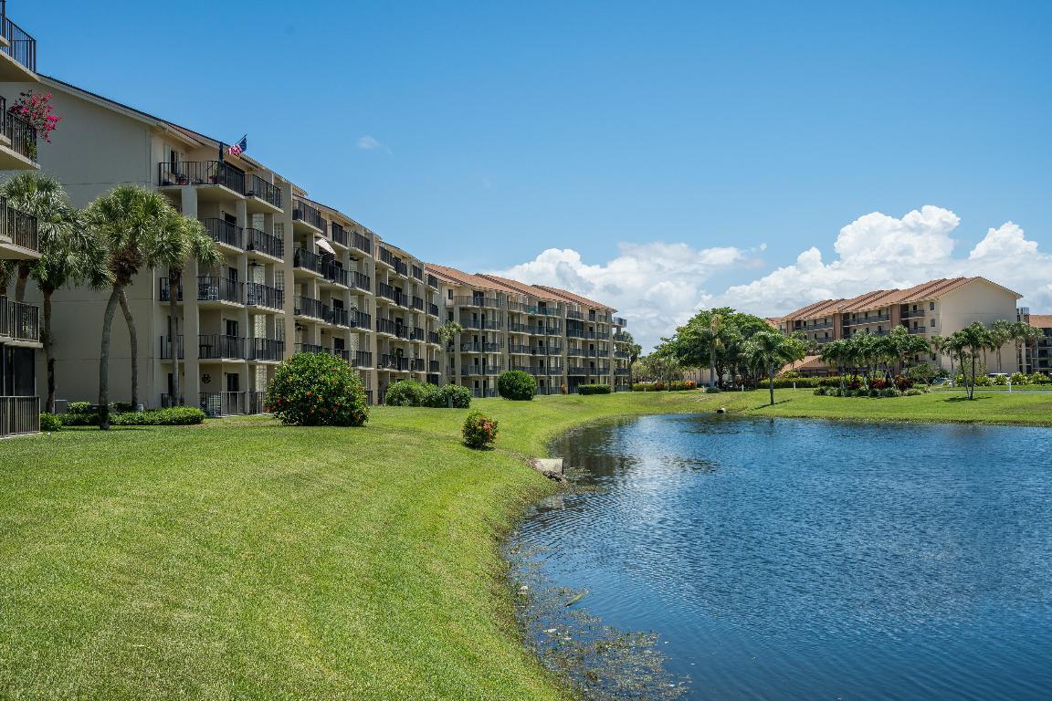901 Seafarer #306 Jupiter, FL 33477