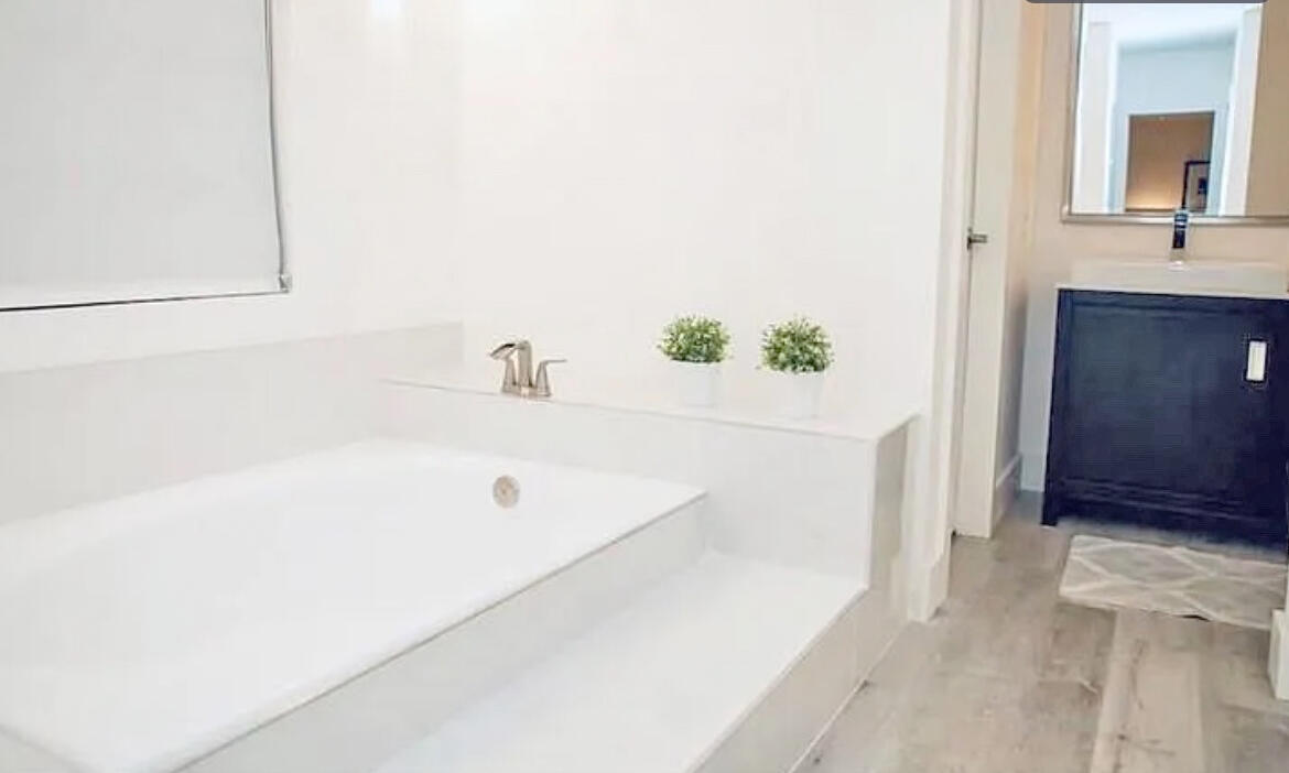 1919 Sunrise Key Fort Lauderdale, FL 33304