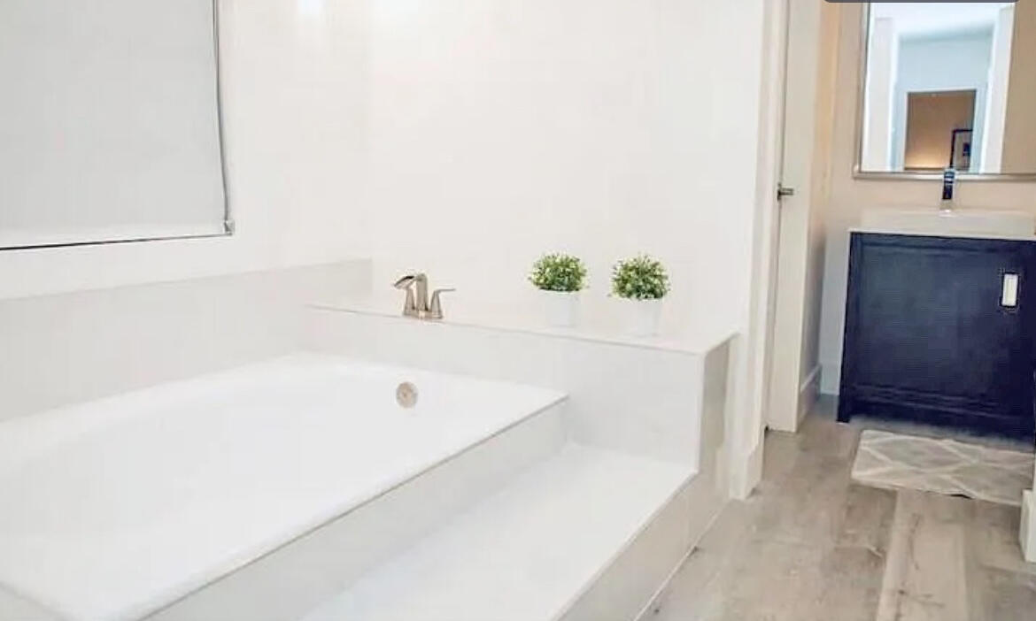 1919 Sunrise Key Fort Lauderdale, FL 33304