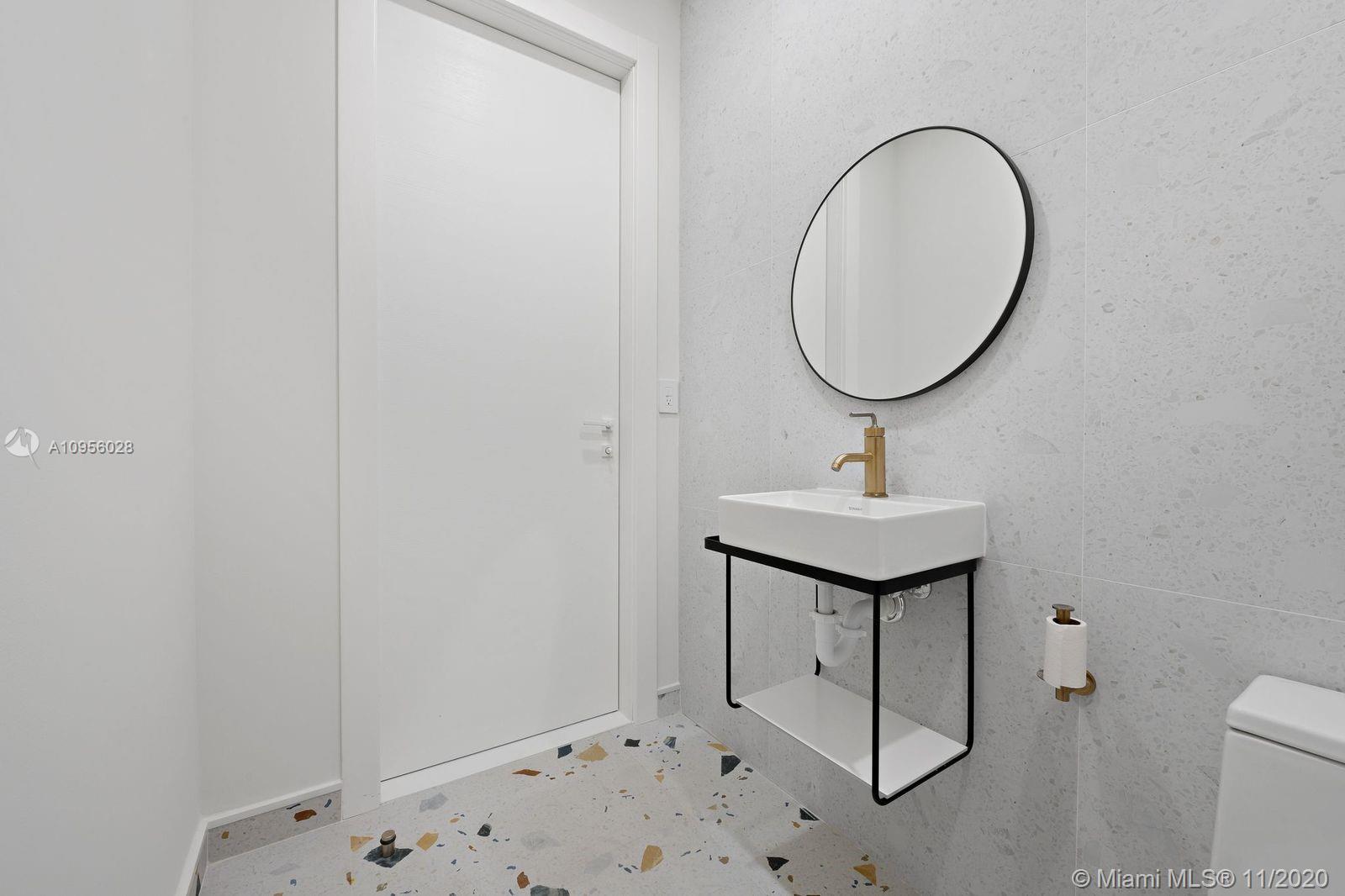 2385 Tequesta Ln Miami, FL 33133