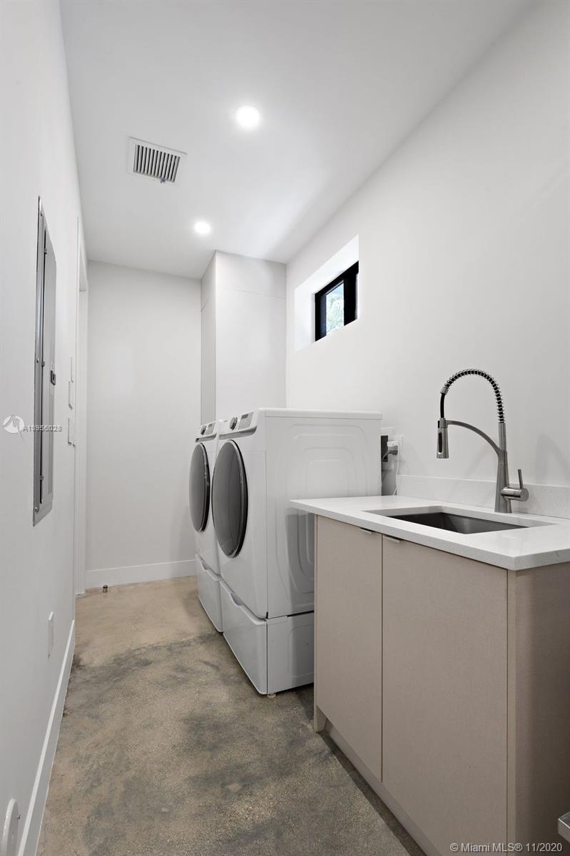 2385 Tequesta Ln Miami, FL 33133