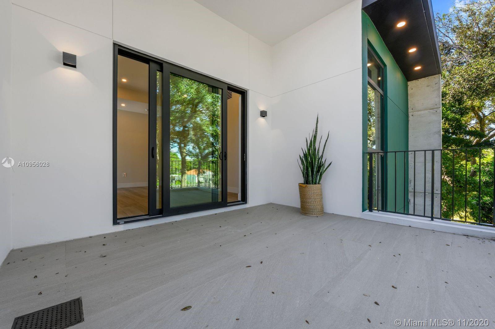 2385 Tequesta Ln Miami, FL 33133