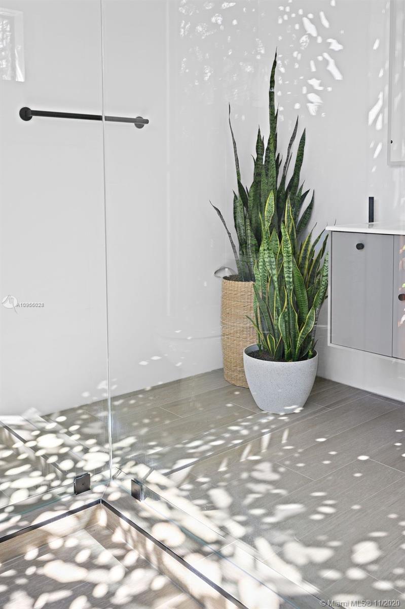 2385 Tequesta Ln Miami, FL 33133