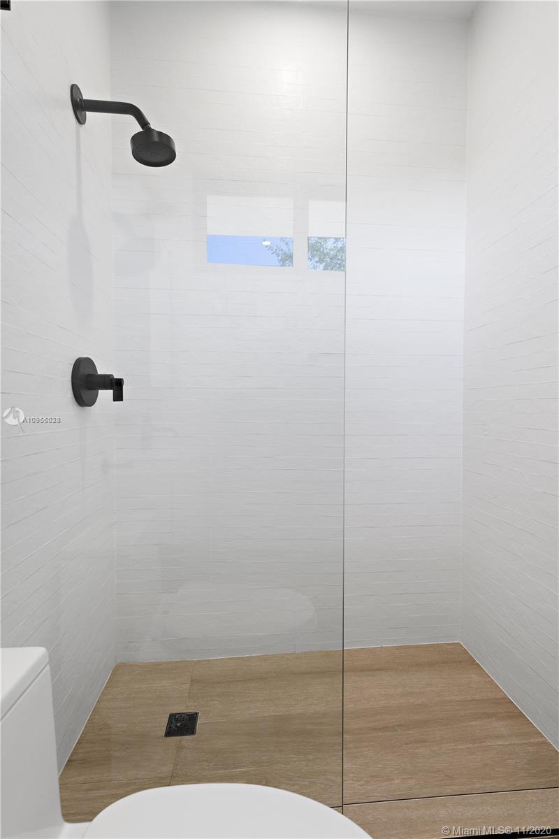 2385 Tequesta Ln Miami, FL 33133