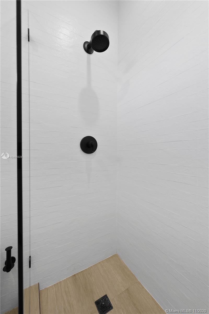 2385 Tequesta Ln Miami, FL 33133