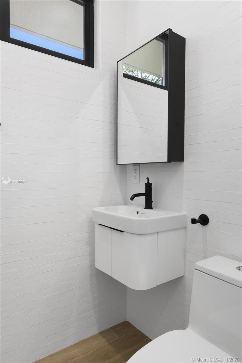 2385 Tequesta Ln Miami, FL 33133