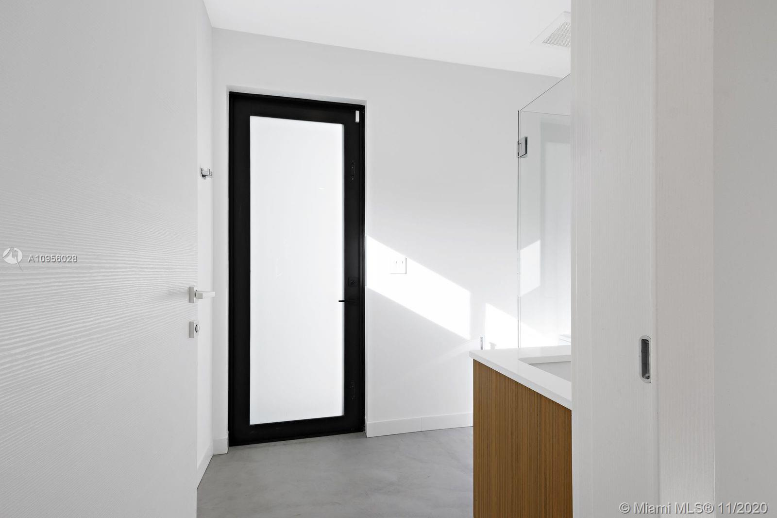 2385 Tequesta Ln Miami, FL 33133