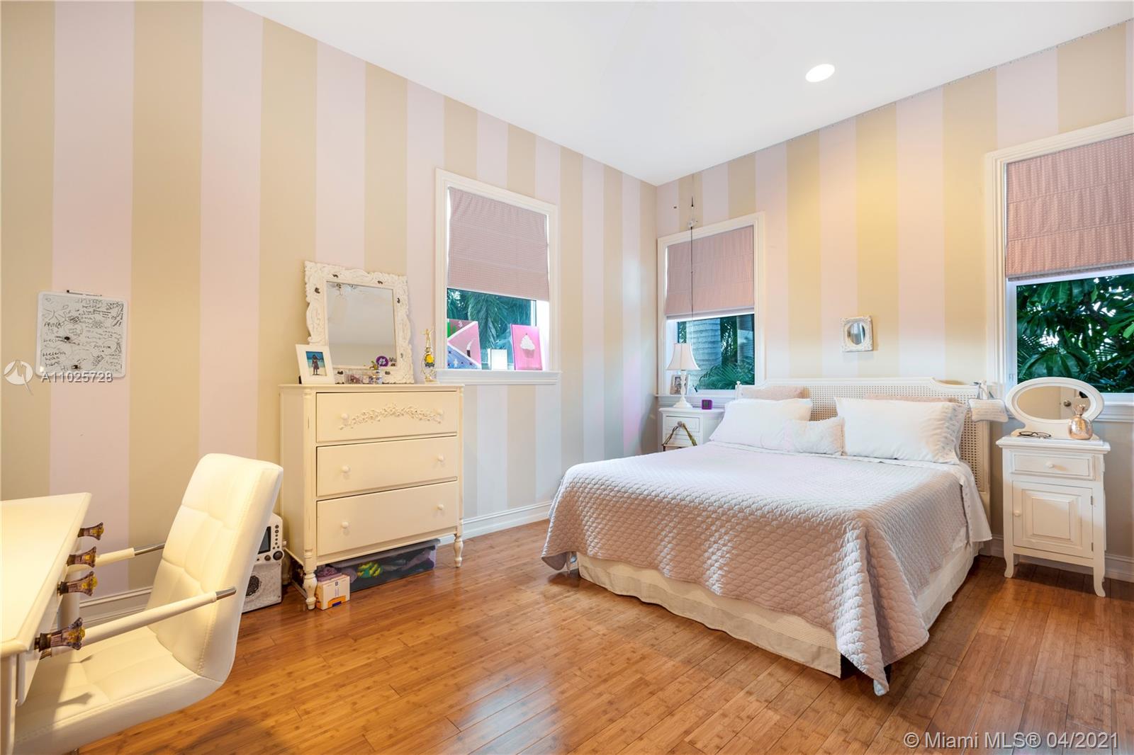 3541 E Glencoe St Miami, FL 33133