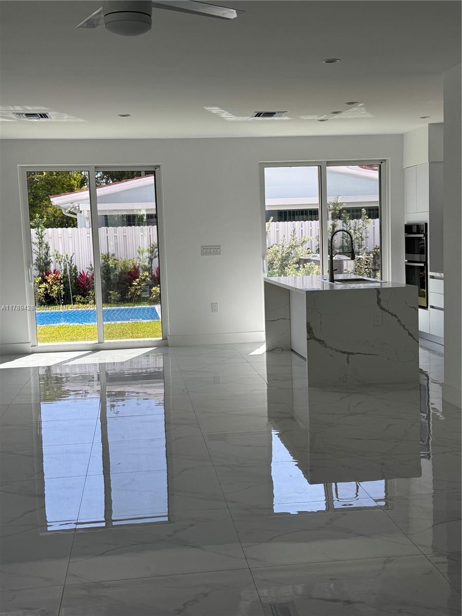 900 SW 24th Rd Miami, FL 33129