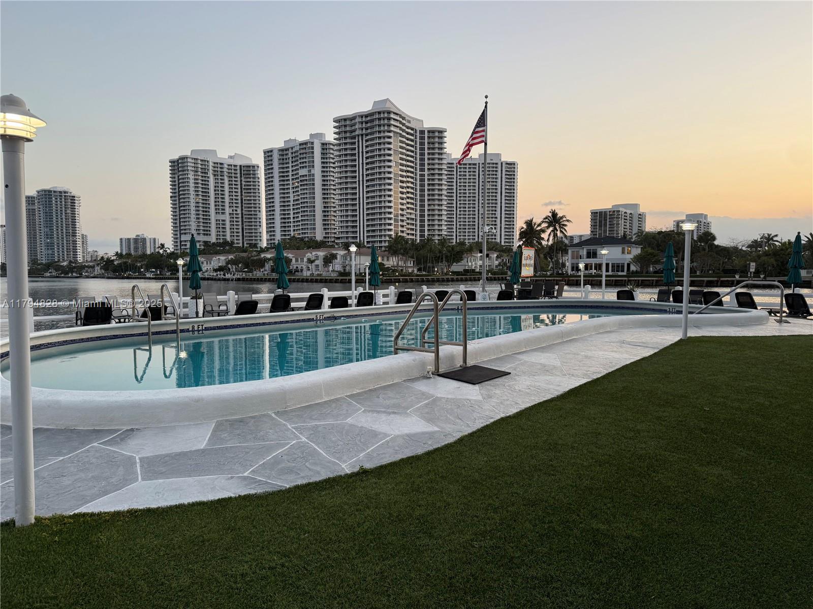 3209 S Ocean Dr #2M,Hallandale Beach, FL 33009