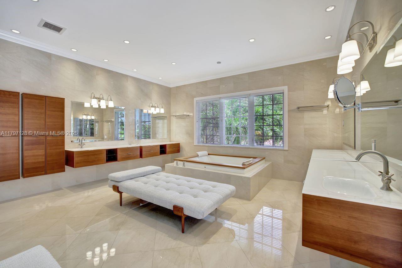 797 Ridgewood Rd Key Biscayne, FL 33149 797 Ridgewood Rd Key Biscayne, FL 33149