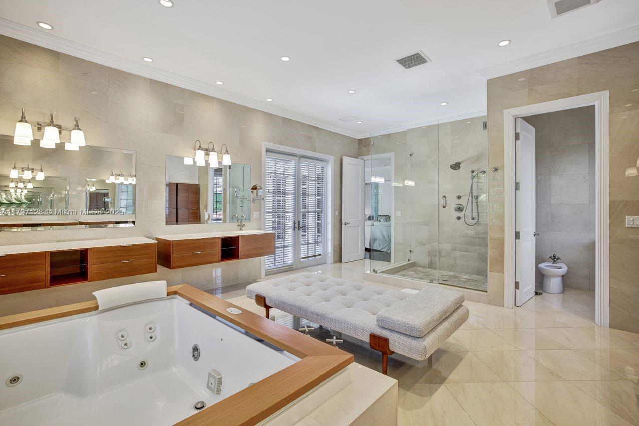 797 Ridgewood Rd Key Biscayne, FL 33149 797 Ridgewood Rd Key Biscayne, FL 33149