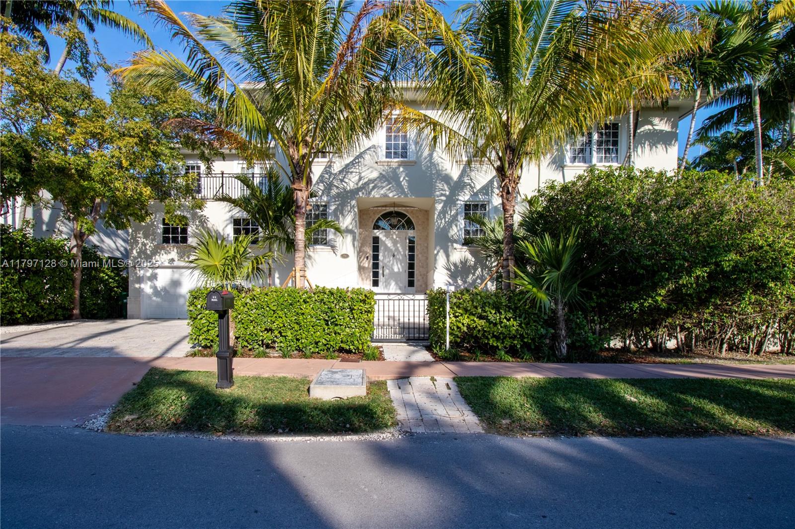 797 Ridgewood Rd Key Biscayne, FL 33149 797 Ridgewood Rd Key Biscayne, FL 33149
