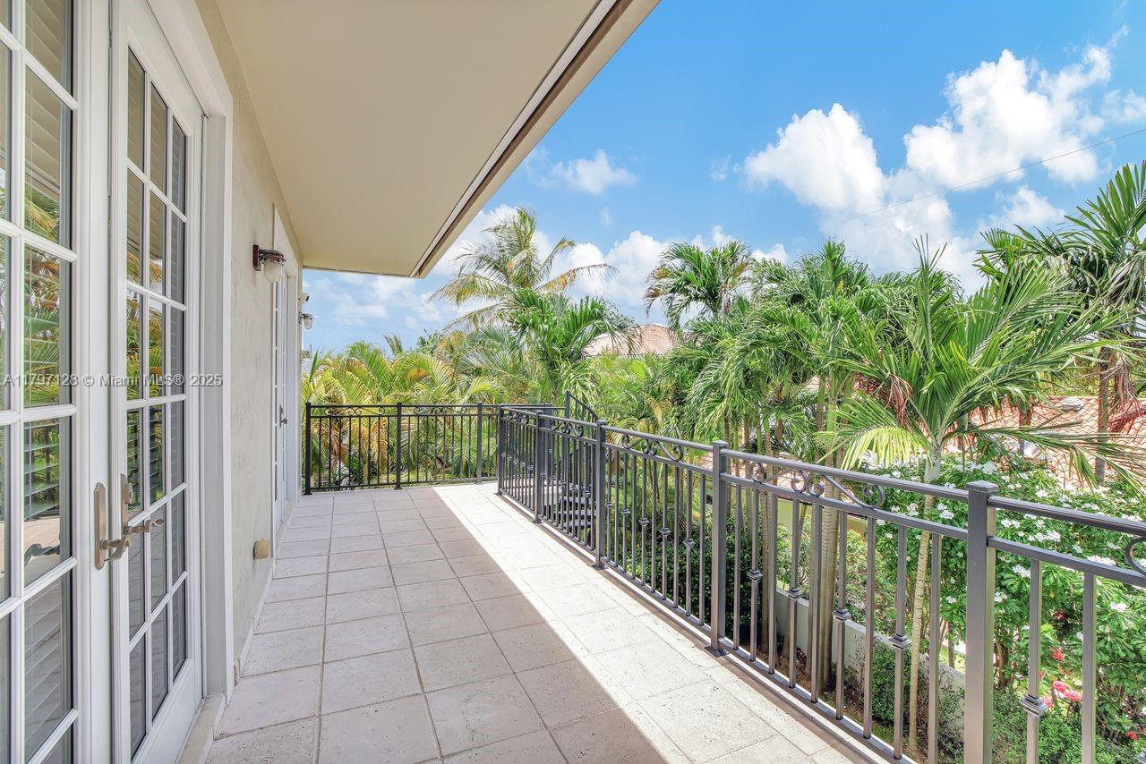797 Ridgewood Rd Key Biscayne, FL 33149 797 Ridgewood Rd Key Biscayne, FL 33149