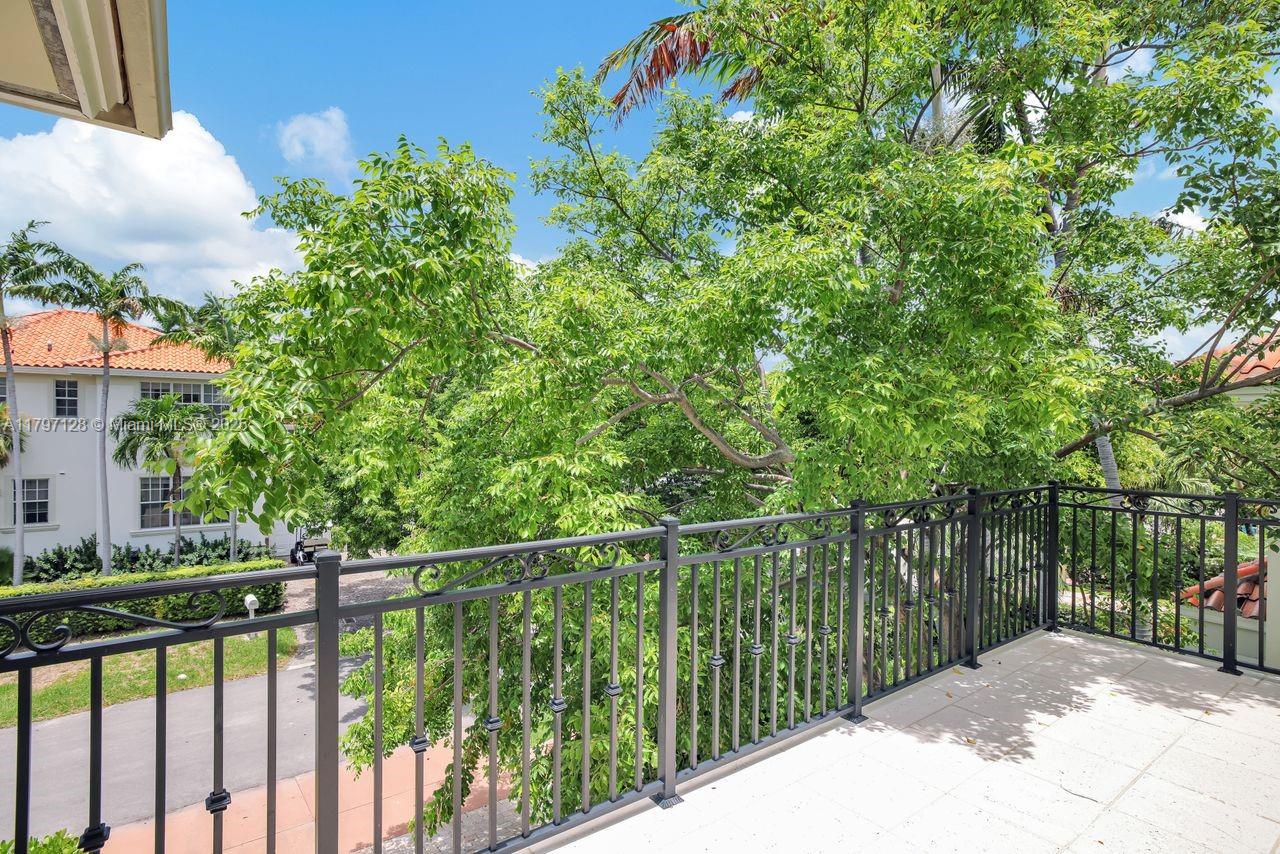 797 Ridgewood Rd Key Biscayne, FL 33149 797 Ridgewood Rd Key Biscayne, FL 33149