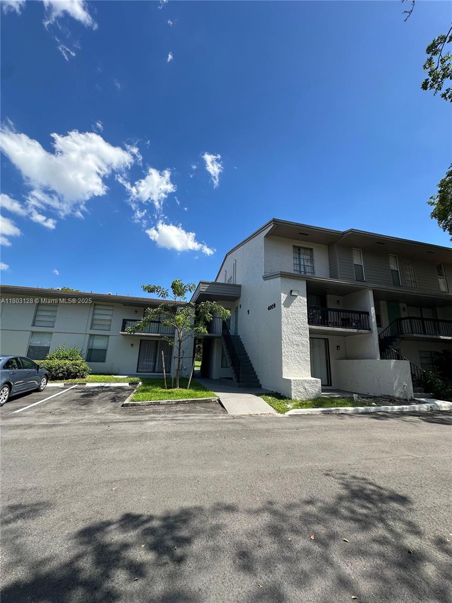 4009 N University Dr #112