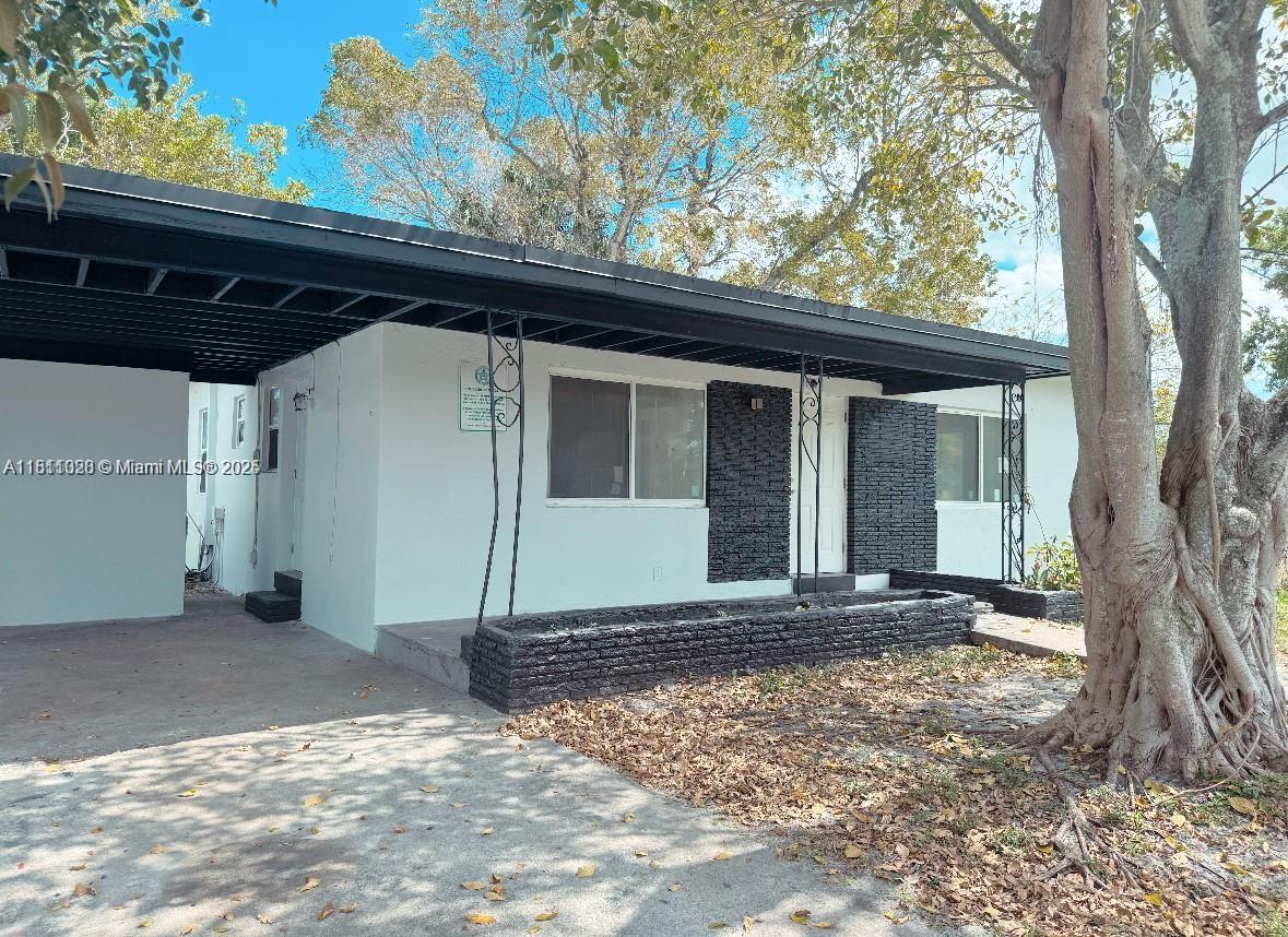 106 NW 28th Ter