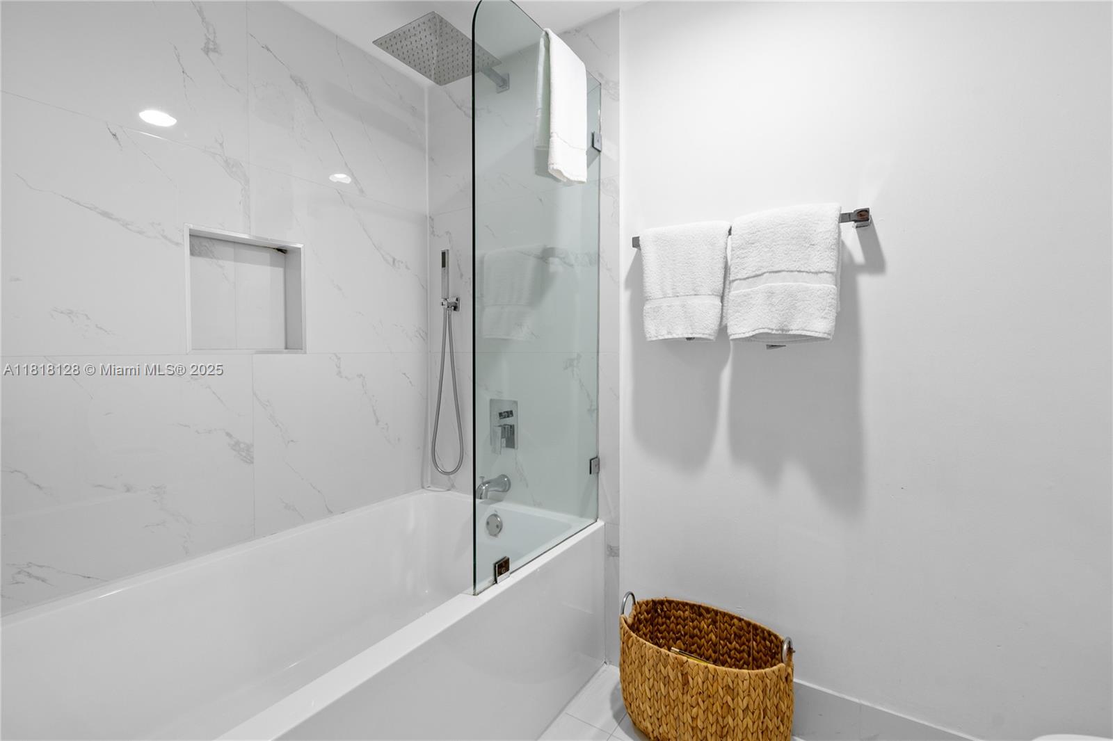 image Beachwalk Condominium18