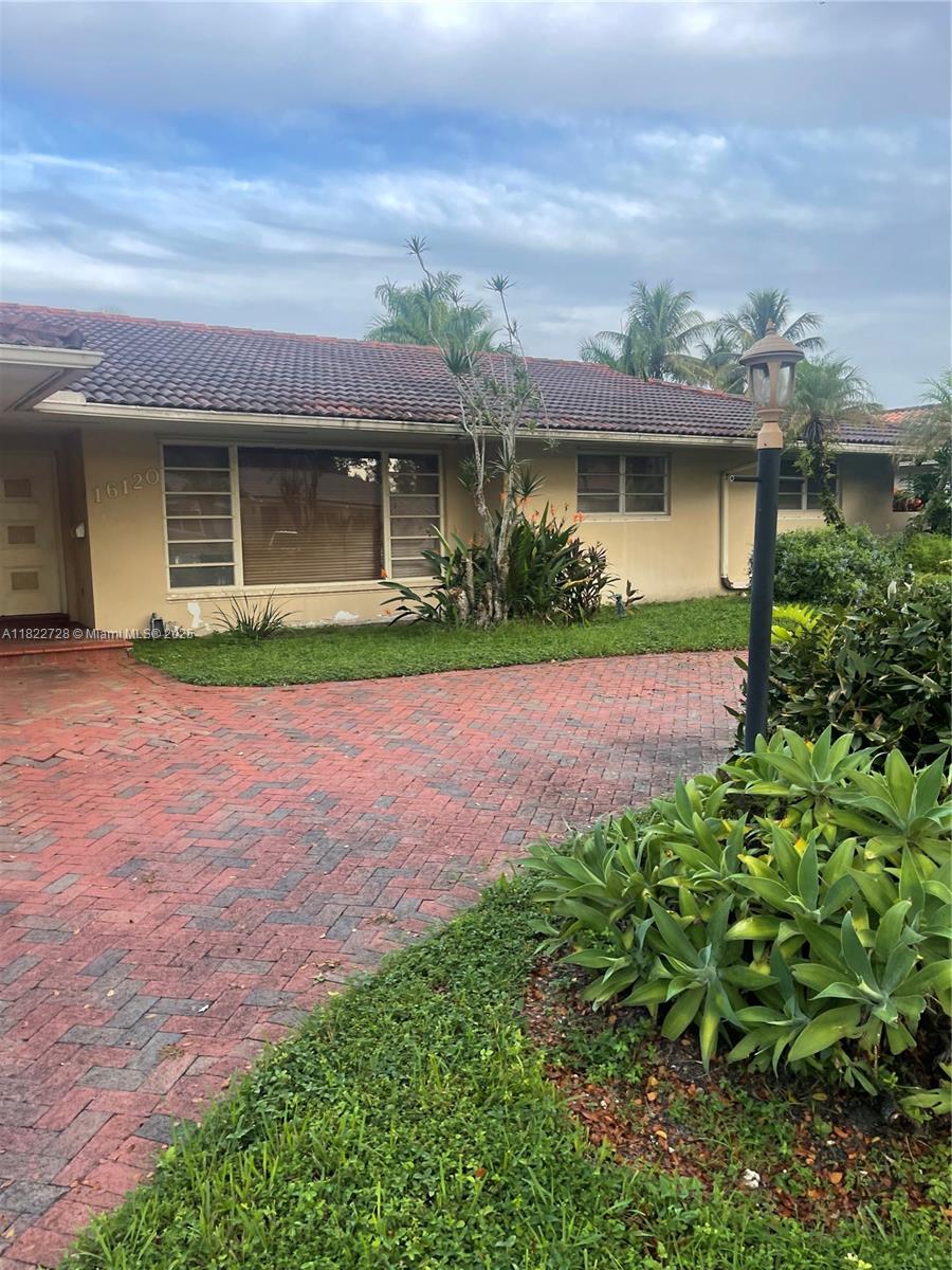 16120 E Troon Cir Miami Lakes, FL 33014