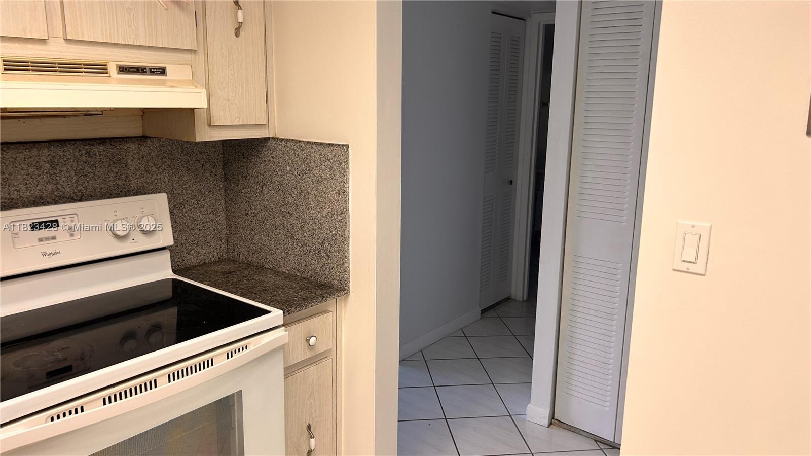 image Arlen House East Condo10