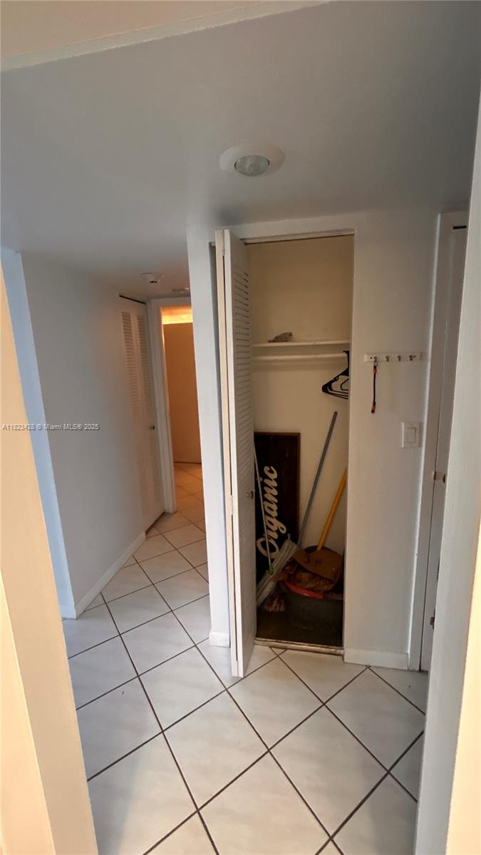 image Arlen House East Condo11