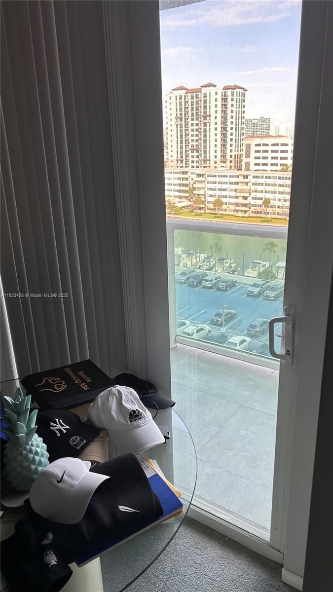 image Arlen House East Condo21