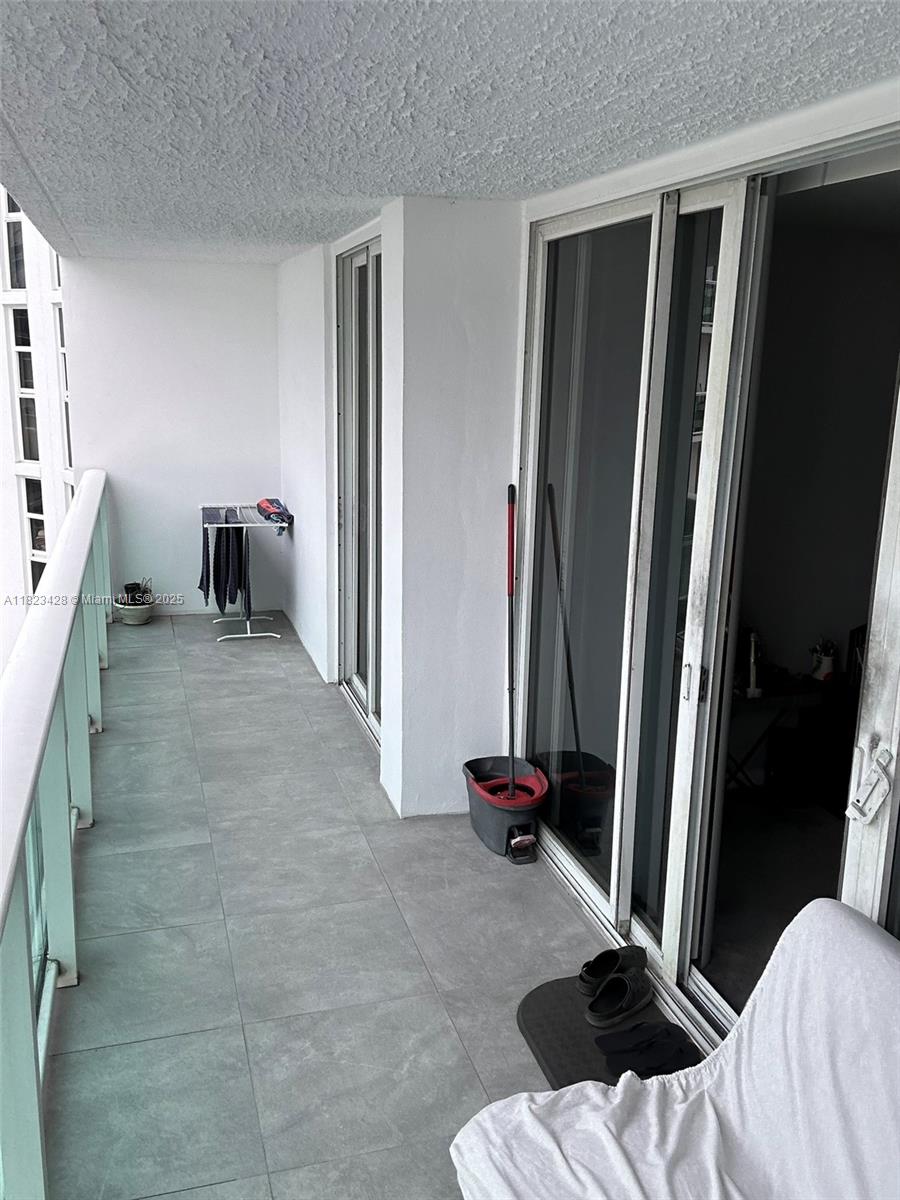 image Arlen House East Condo23