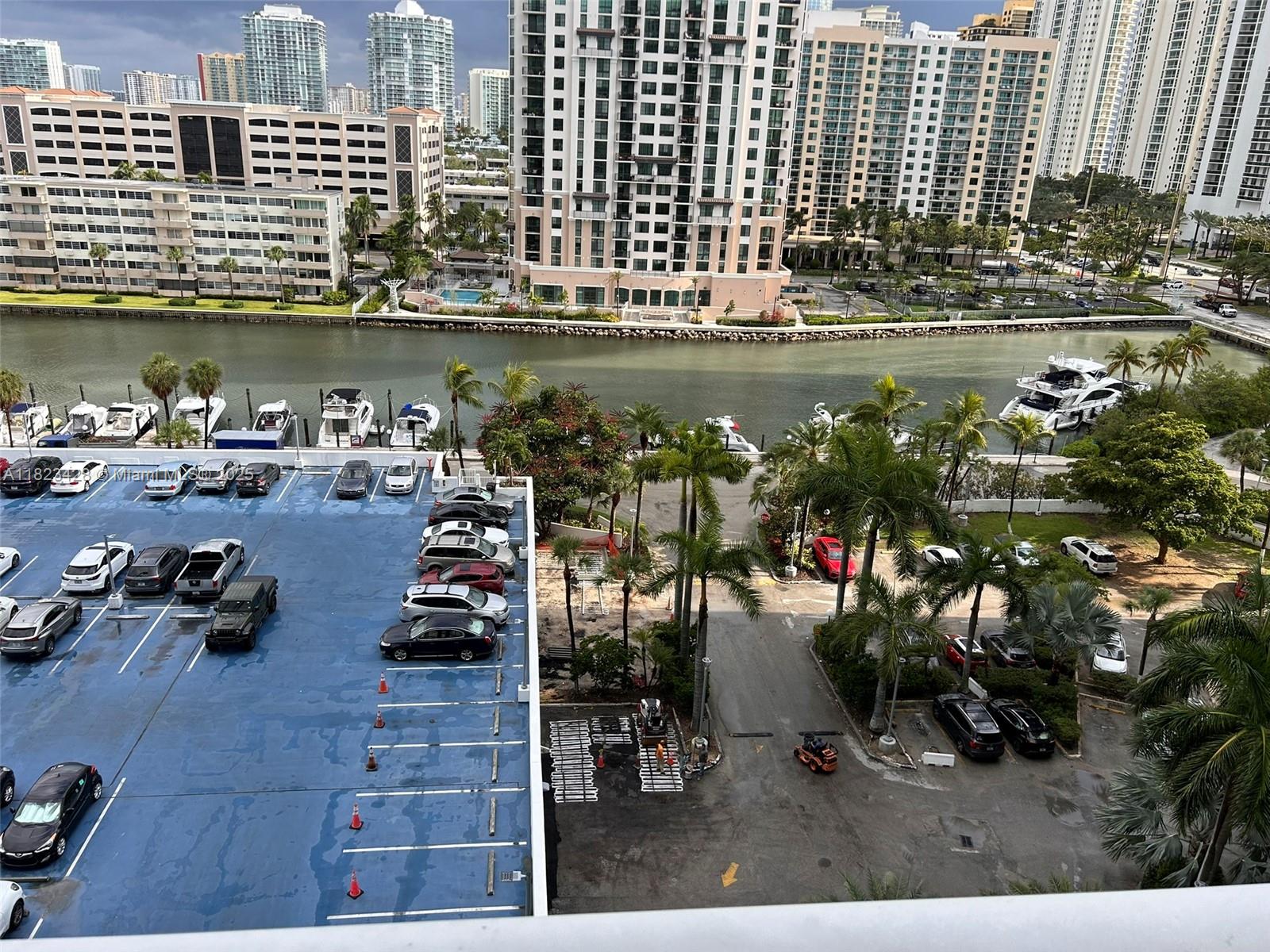 image Arlen House East Condo25