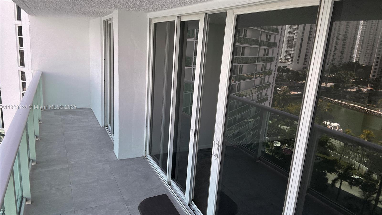 image Arlen House East Condo27