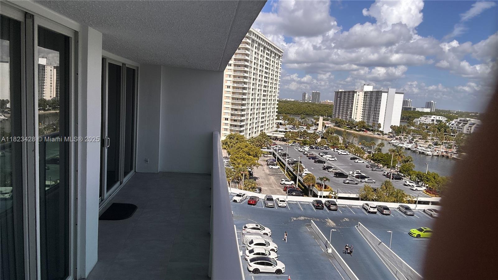 image Arlen House East Condo28