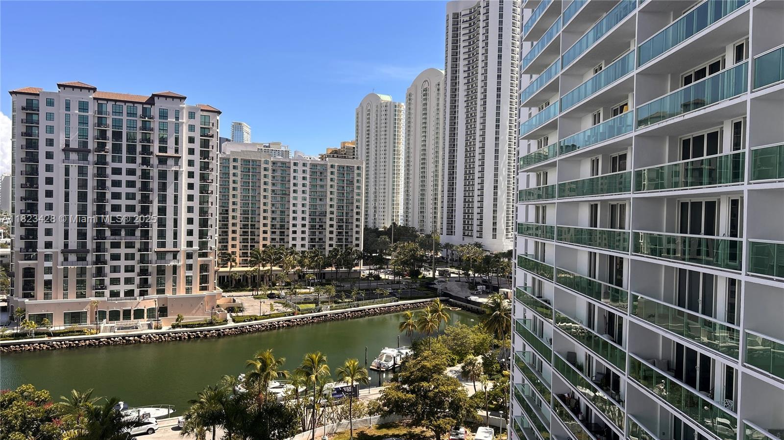 image Arlen House East Condo33