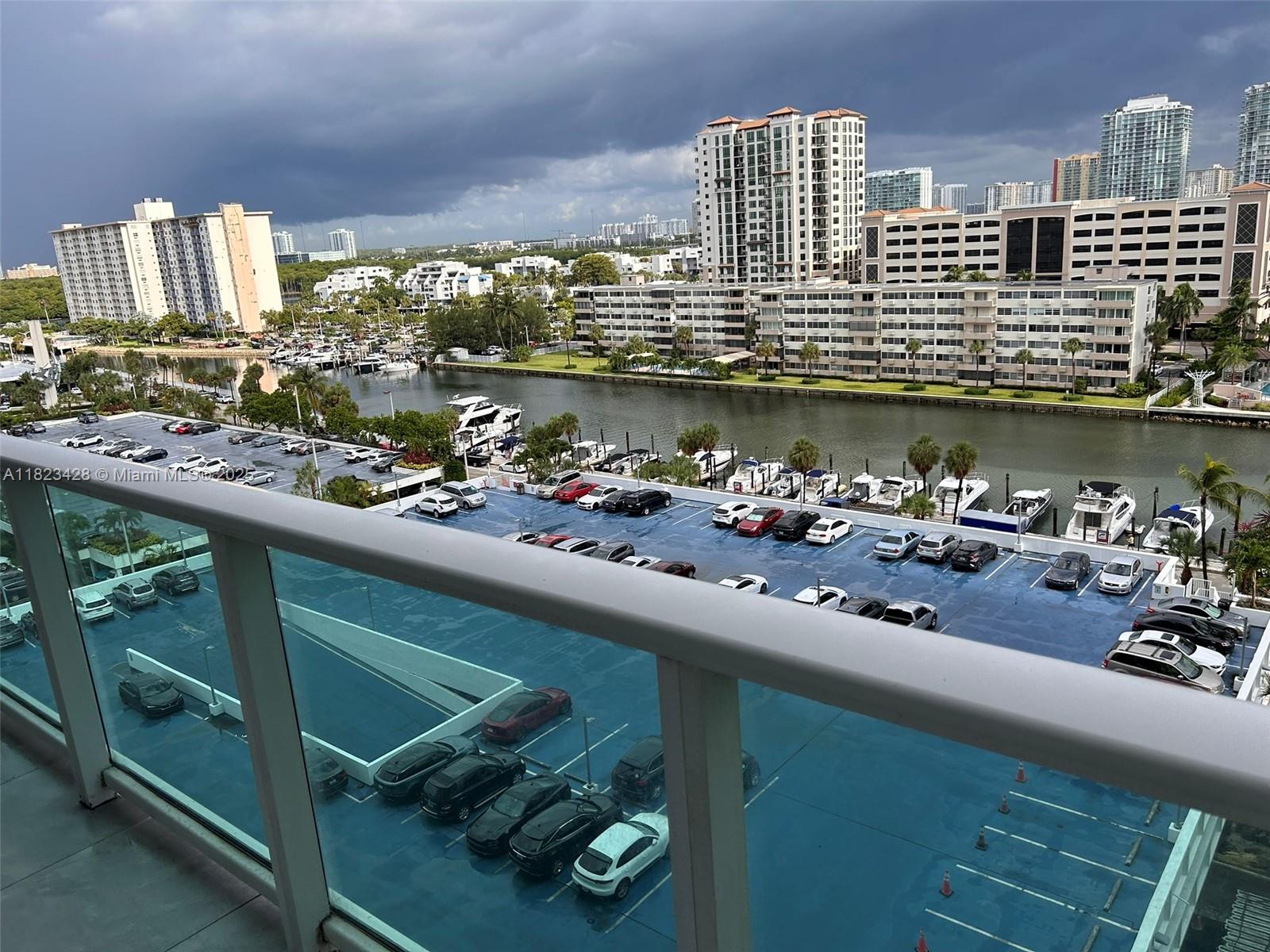 image Arlen House East Condo4