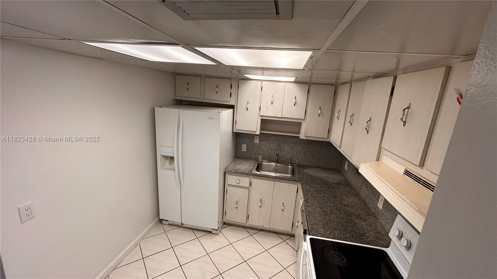 image Arlen House East Condo8