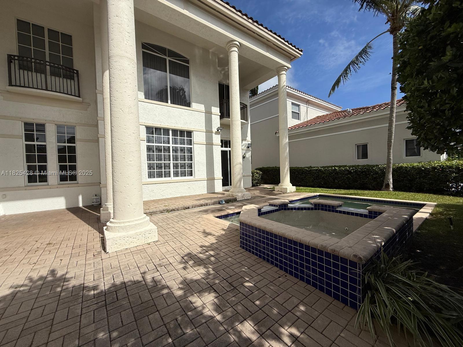 996 Sanibel Dr Hollywood, FL 33019 996 Sanibel Dr Hollywood, FL 33019