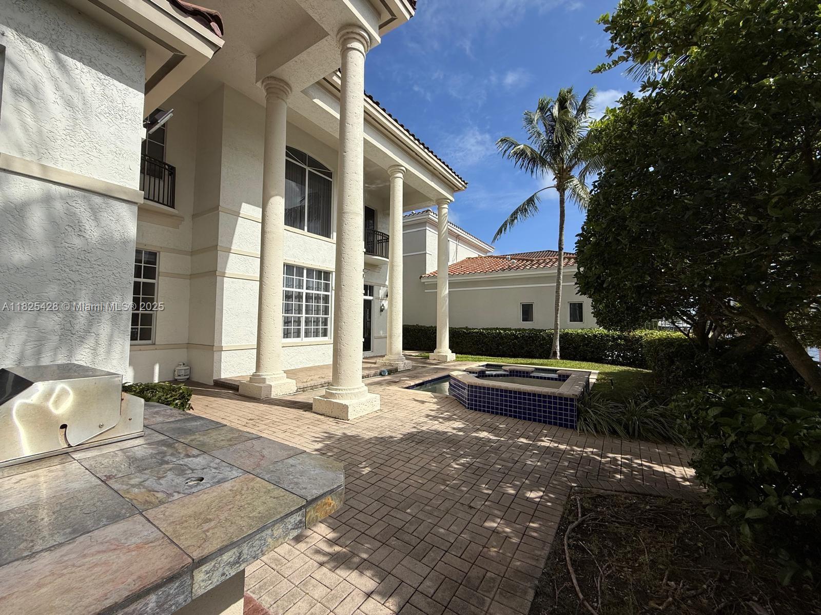 996 Sanibel Dr Hollywood, FL 33019 996 Sanibel Dr Hollywood, FL 33019