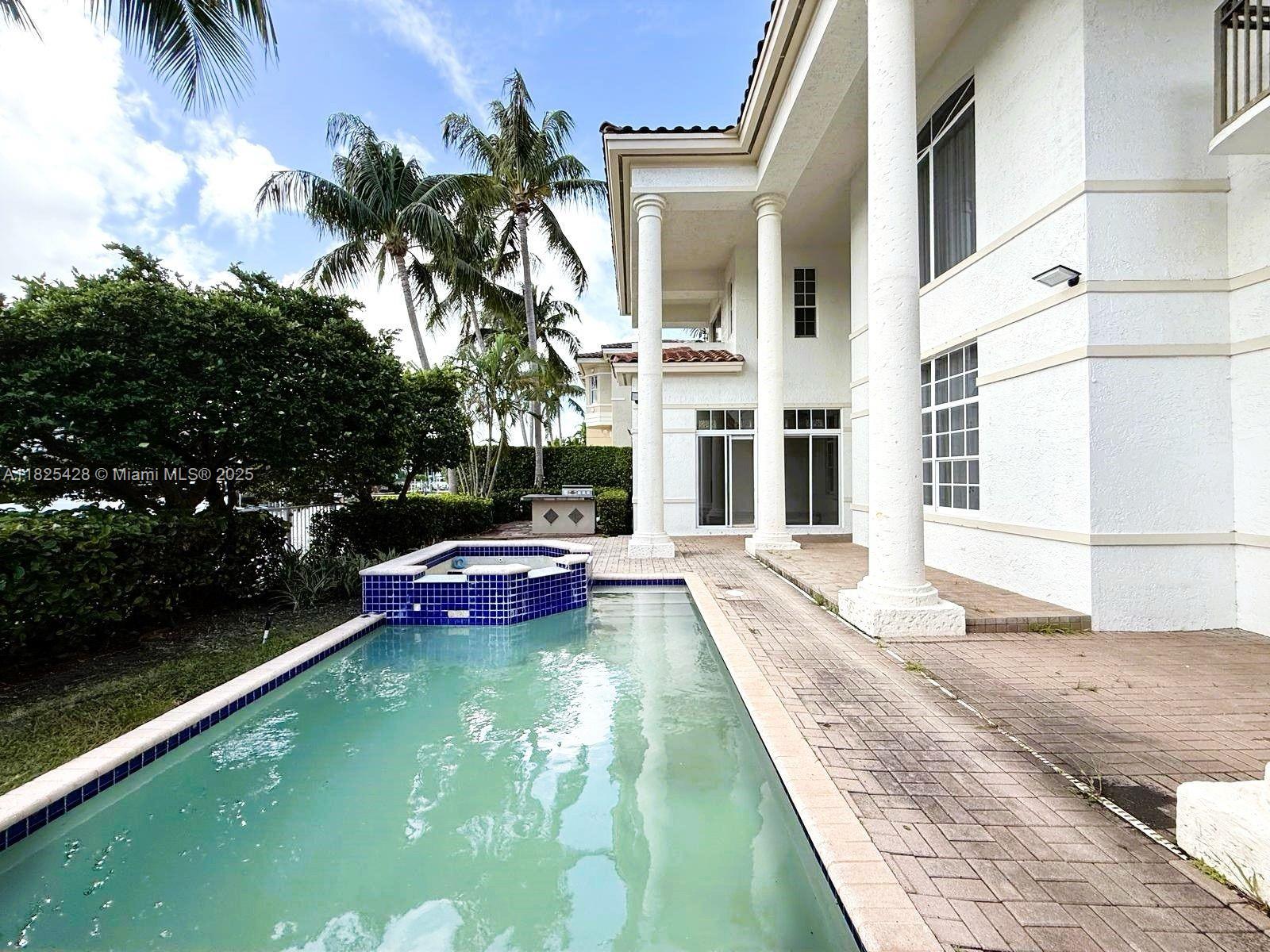 996 Sanibel Dr Hollywood, FL 33019 996 Sanibel Dr Hollywood, FL 33019