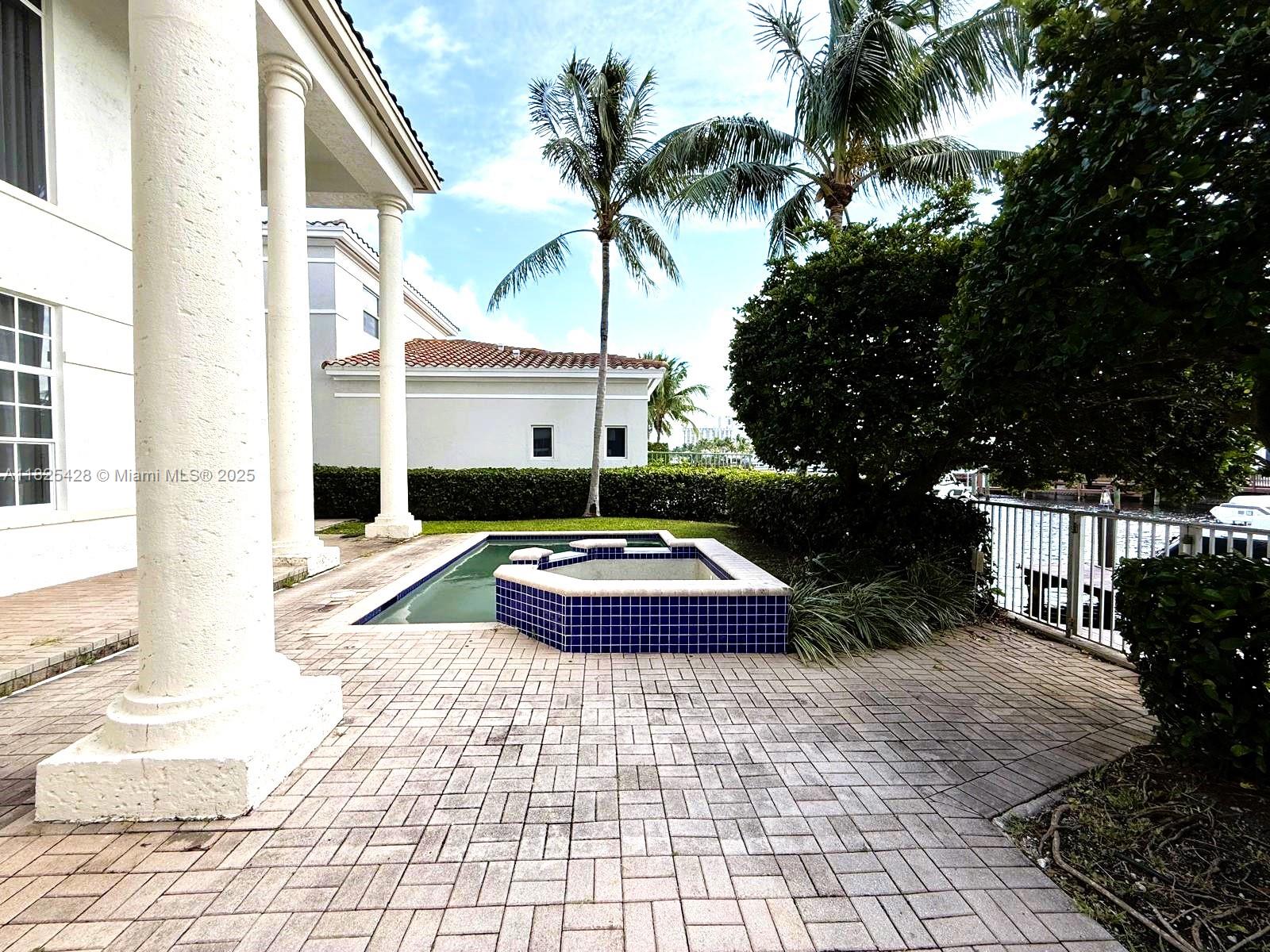 996 Sanibel Dr Hollywood, FL 33019 996 Sanibel Dr Hollywood, FL 33019