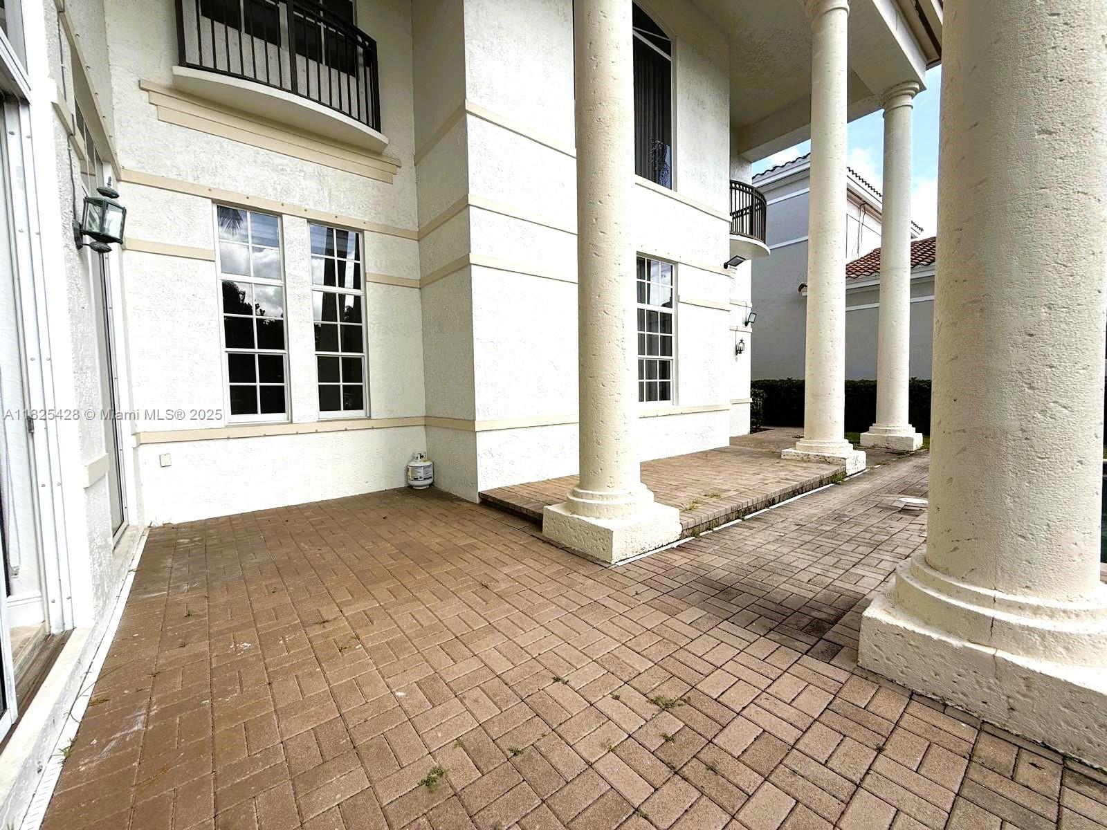 996 Sanibel Dr Hollywood, FL 33019 996 Sanibel Dr Hollywood, FL 33019