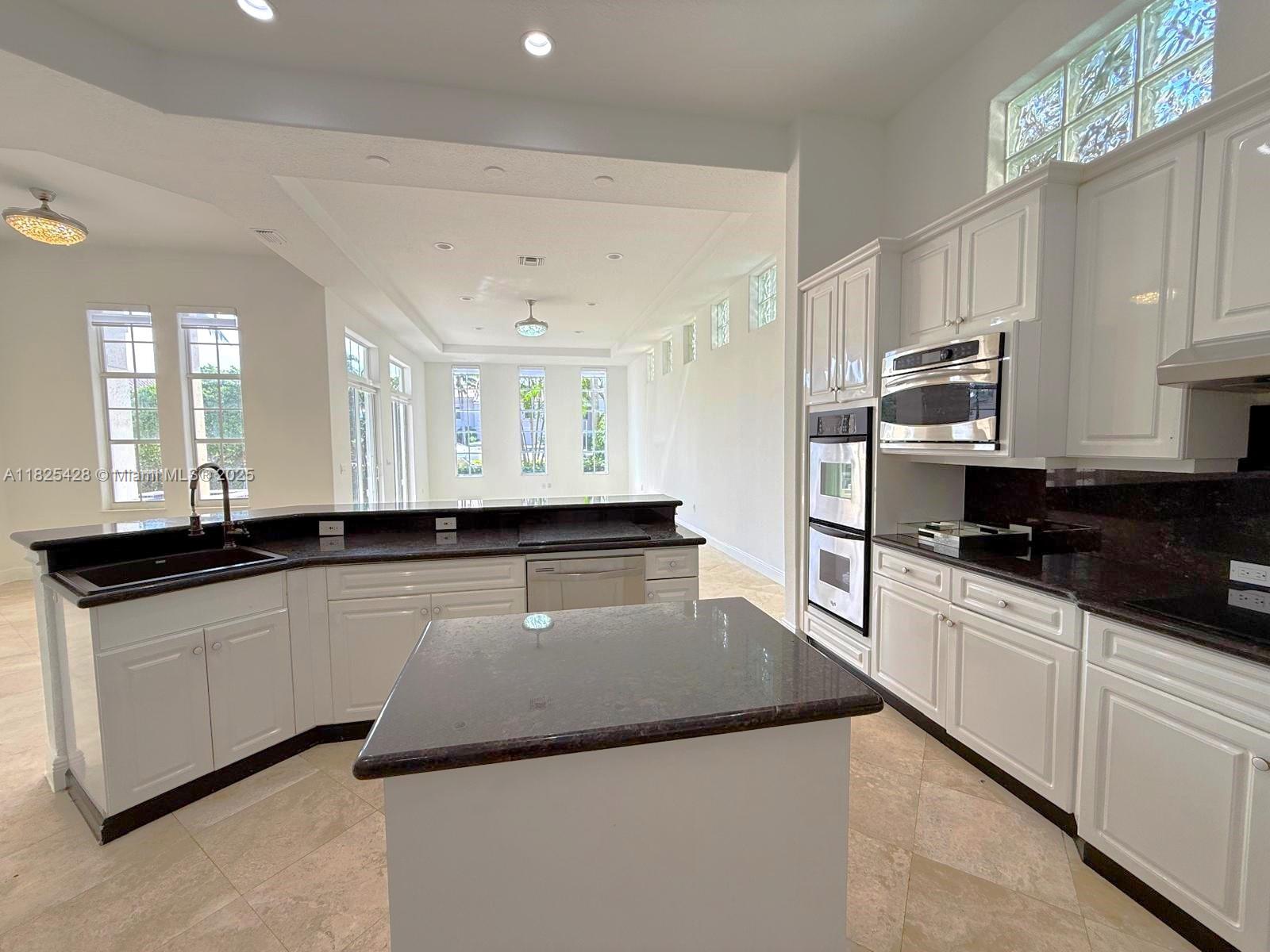 996 Sanibel Dr Hollywood, FL 33019 996 Sanibel Dr Hollywood, FL 33019